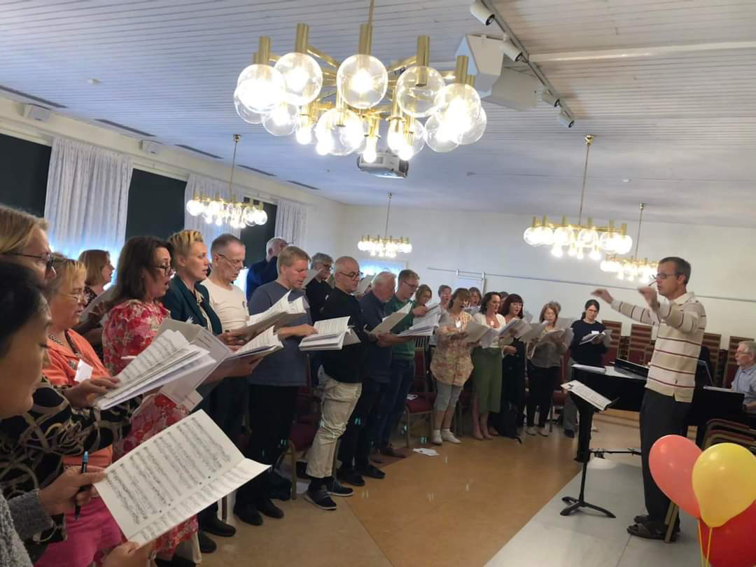 Kören Collegium Musicum repeterar under Svenska kyrkans profildagar